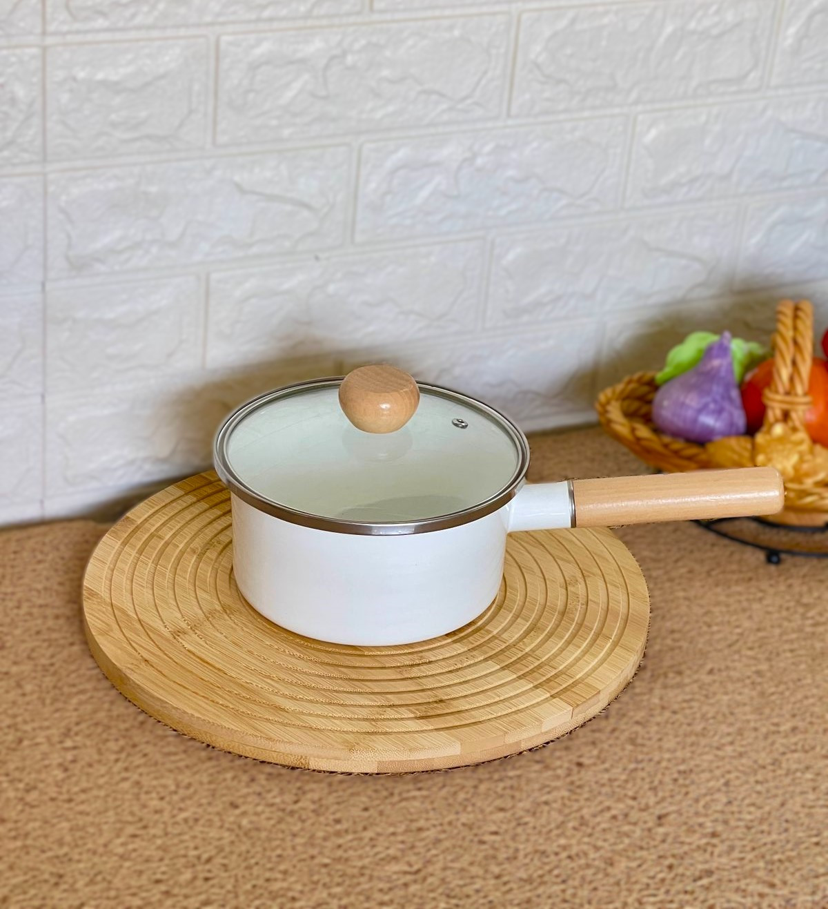 Casserole motli  blanc 16cm avec manche en bois