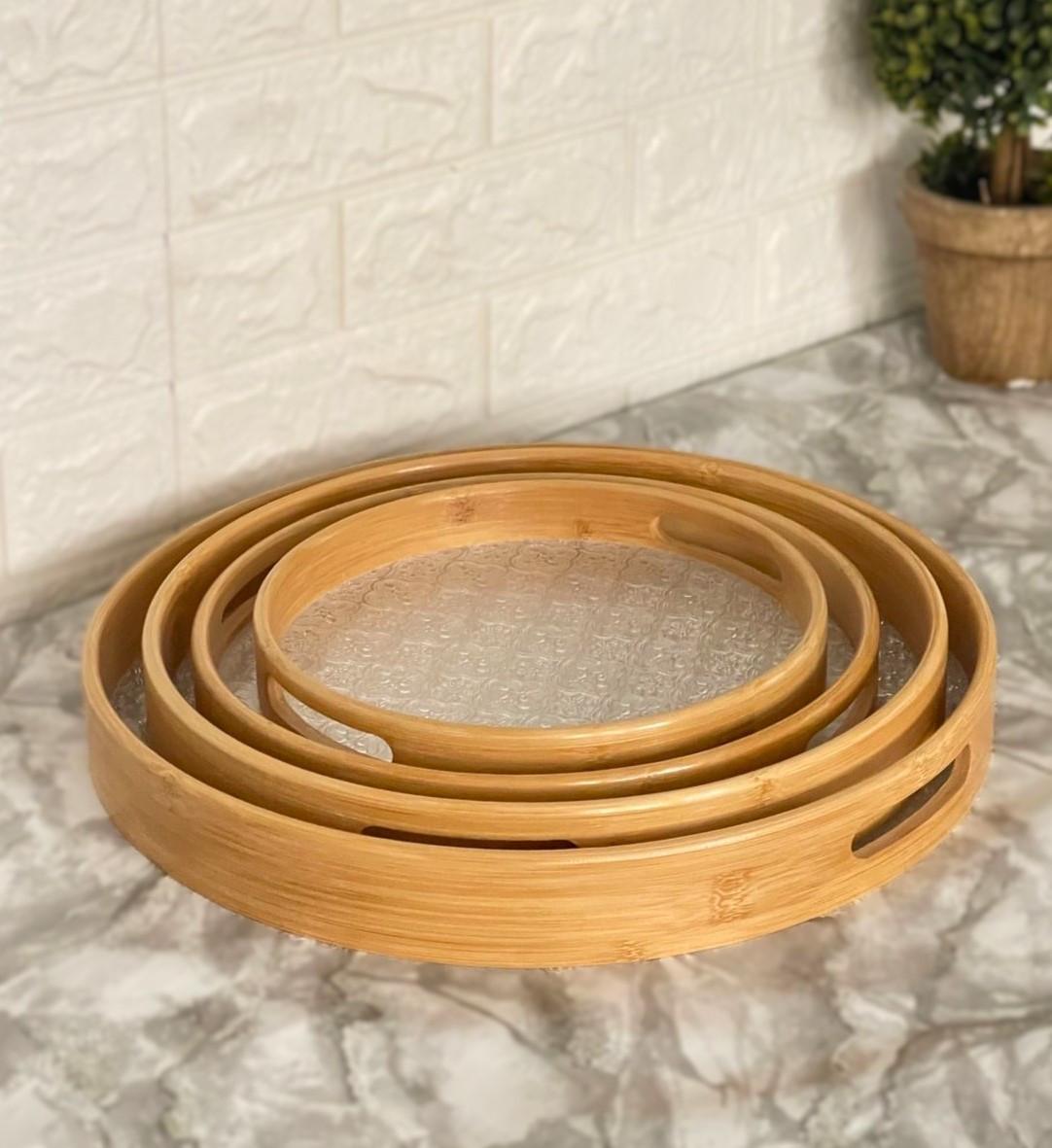 Série plateaux 4pcs rond en bois avec fond en plexi