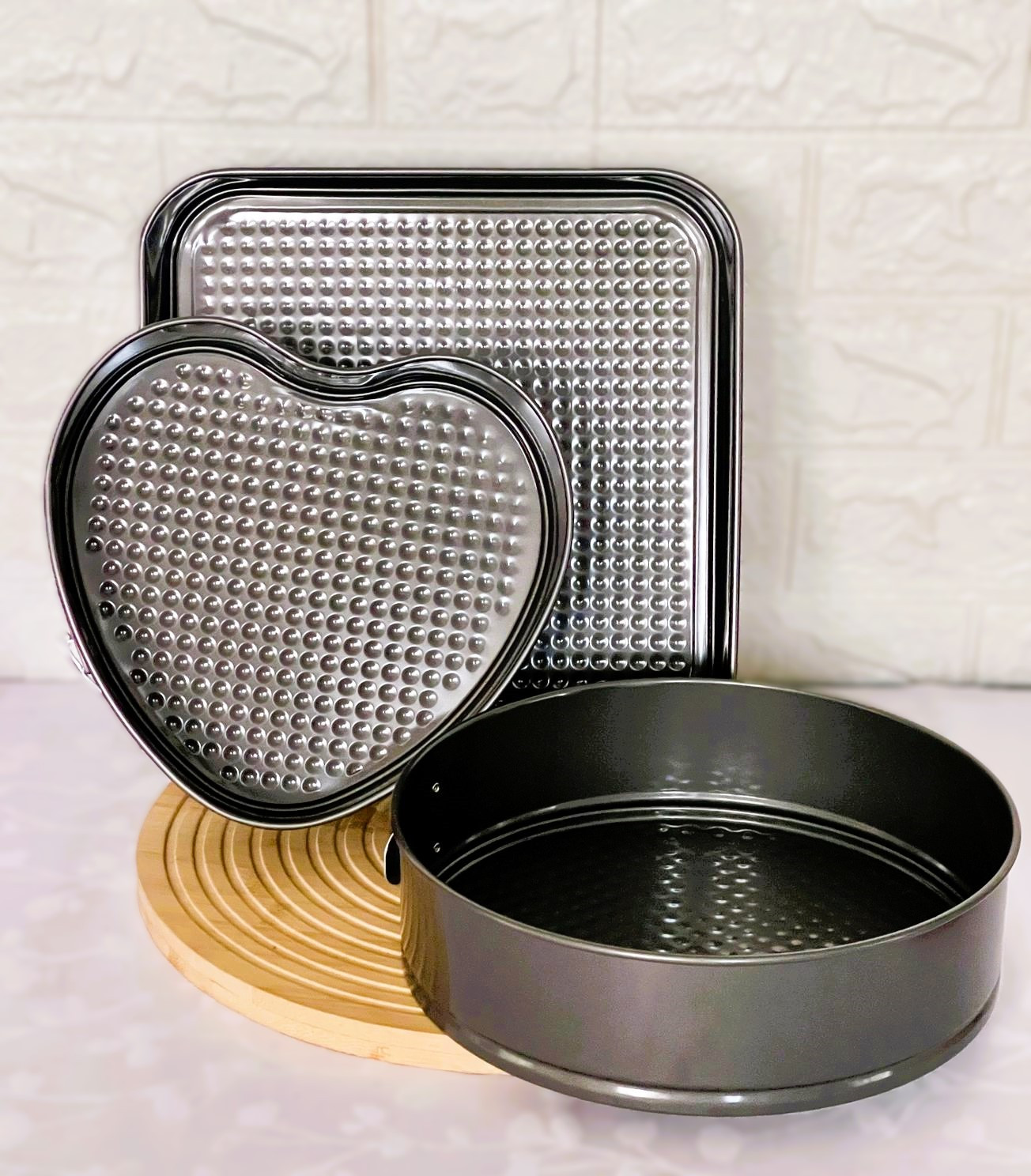 Moules à gâteau 3pcs différent formes( coeur , carré, rond)