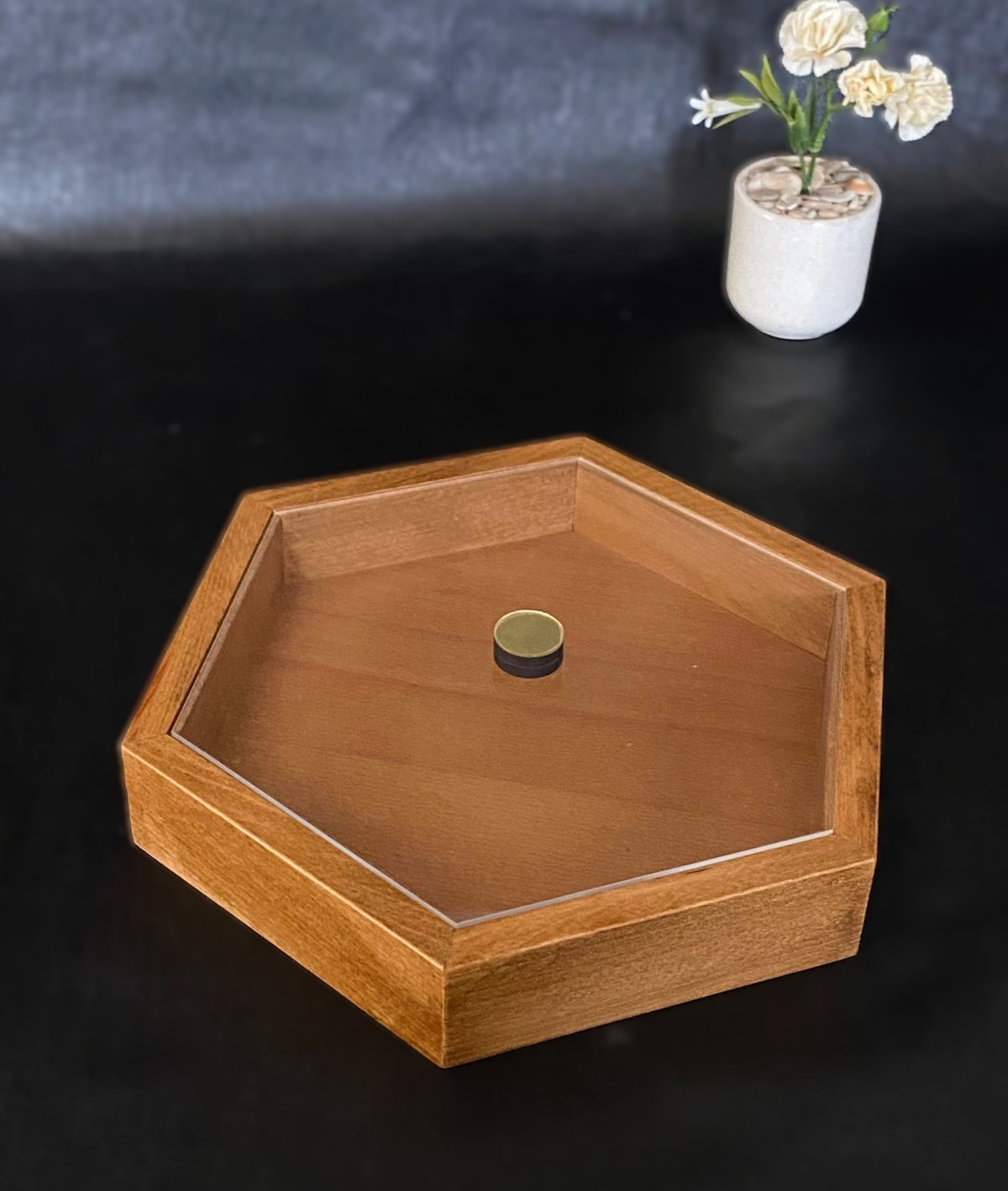 Boîte Hexagonal en bois avec couvercle en plexi